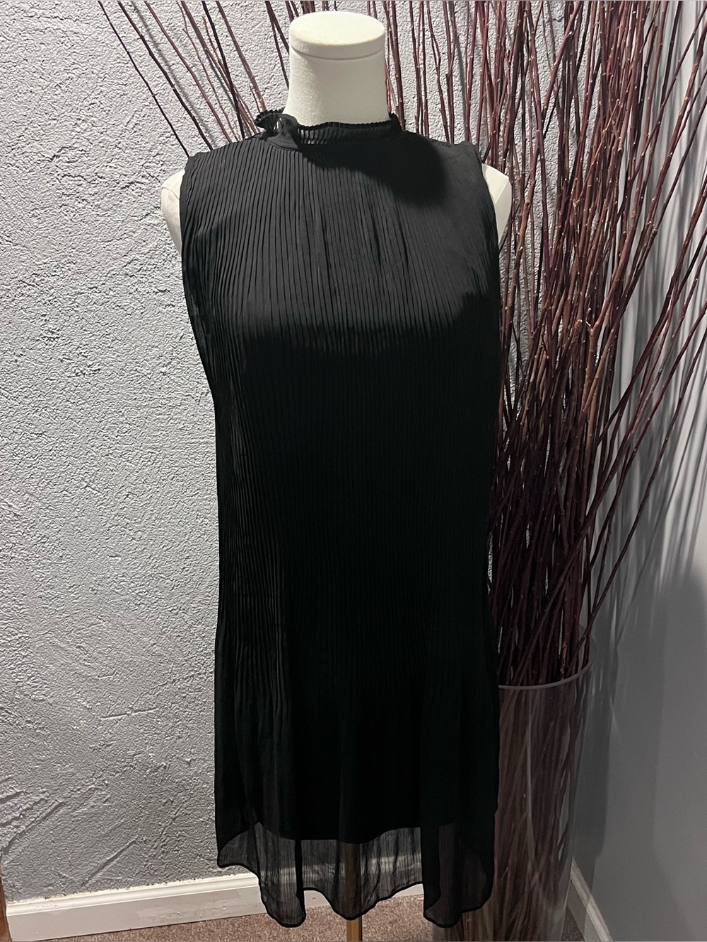 🌺DKNY BLACK RUFFLE NECK TIE BACK PLEATED DRESS SIZE 8P🌺